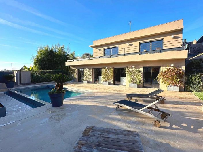 Image No.3-5 Bed House for sale