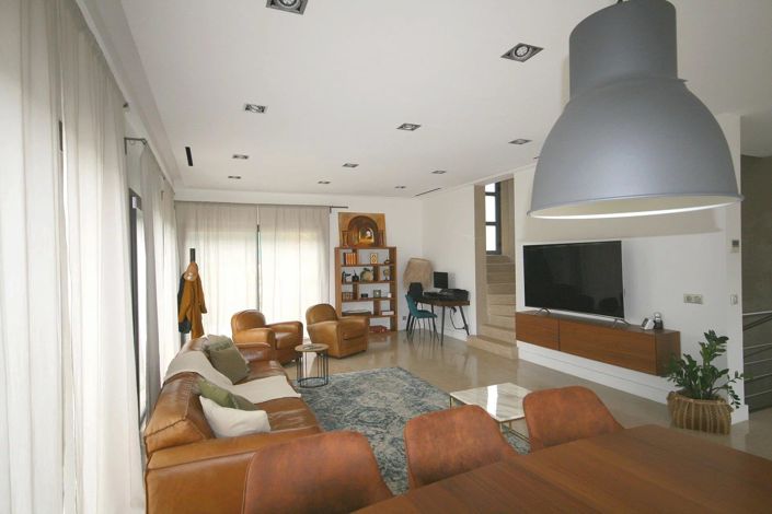 Image No.5-5 Bed House for sale