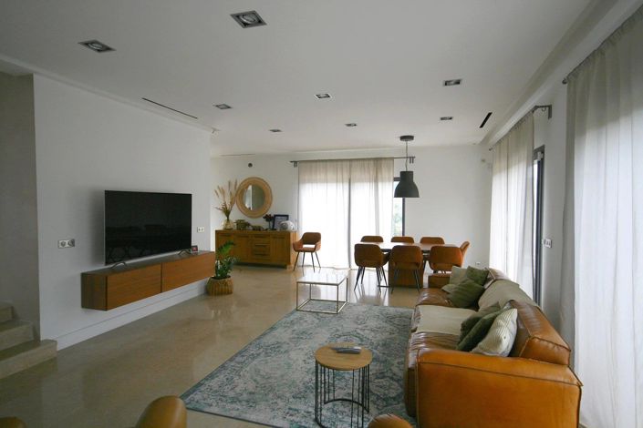 Image No.6-5 Bed House for sale