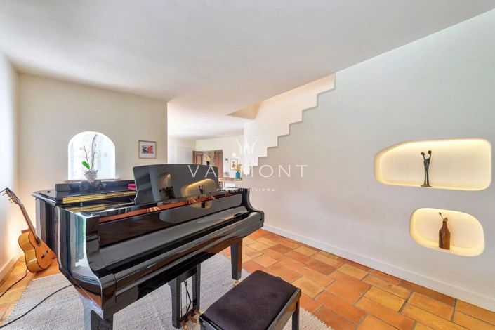 Image No.10-5 Bed House for sale