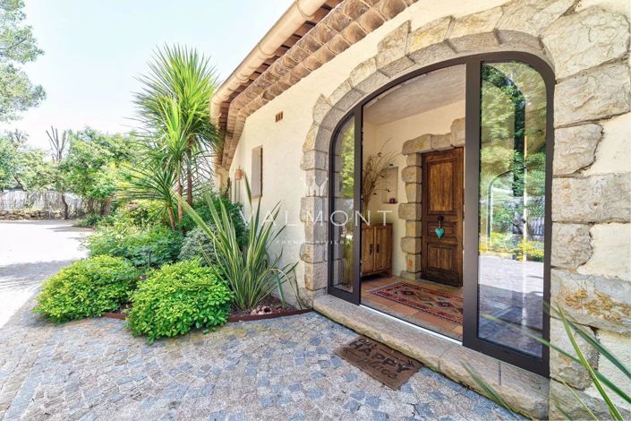 Image No.8-5 Bed House for sale