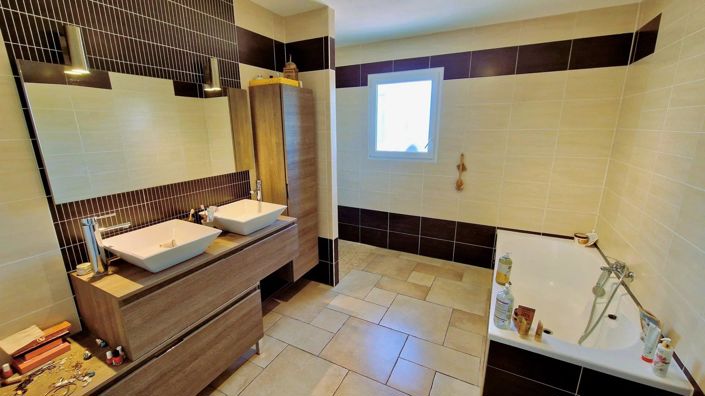 Image No.15-4 Bed House for sale