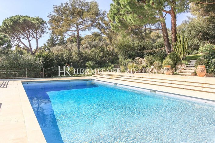 Image No.8-5 Bed House for sale