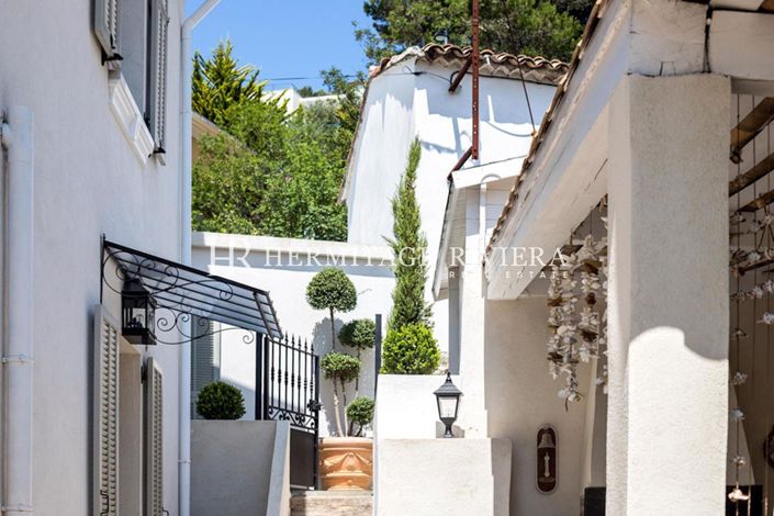 Image No.30-6 Bed House for sale