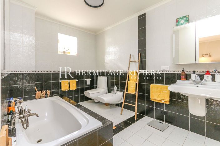 Image No.16-4 Bed House for sale