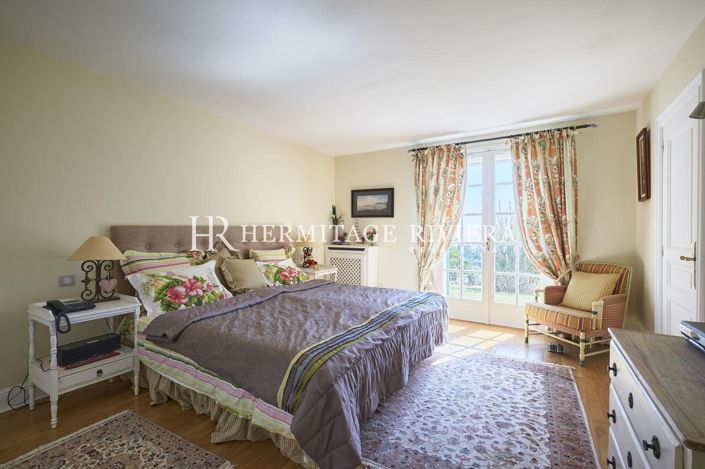 Image No.21-6 Bed House for sale