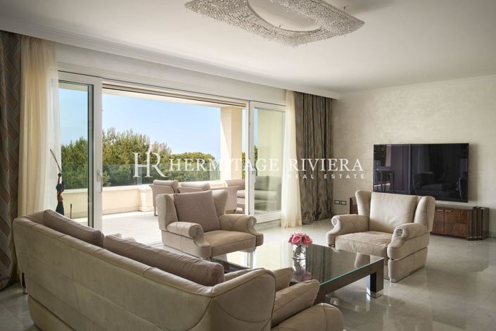 Image No.10-8 Bed House for sale