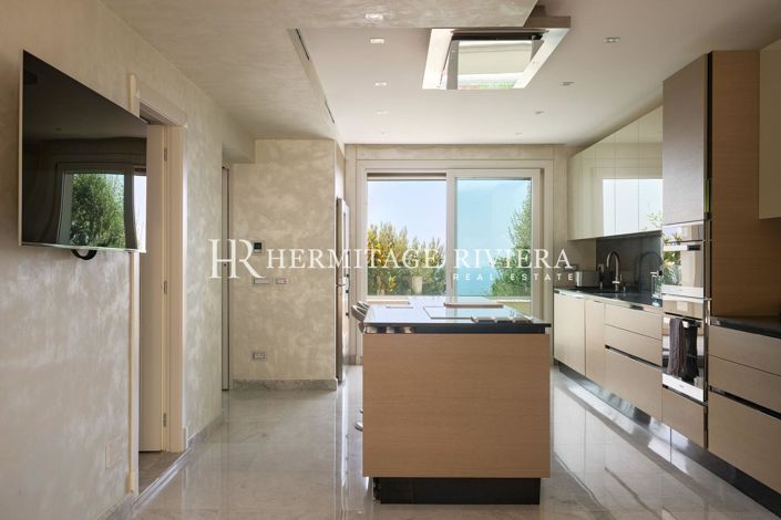 Image No.16-8 Bed House for sale