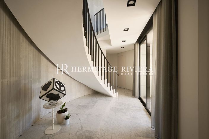 Image No.20-4 Bed House for sale