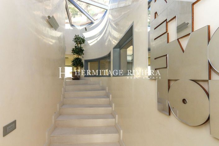 Image No.11-3 Bed House for sale