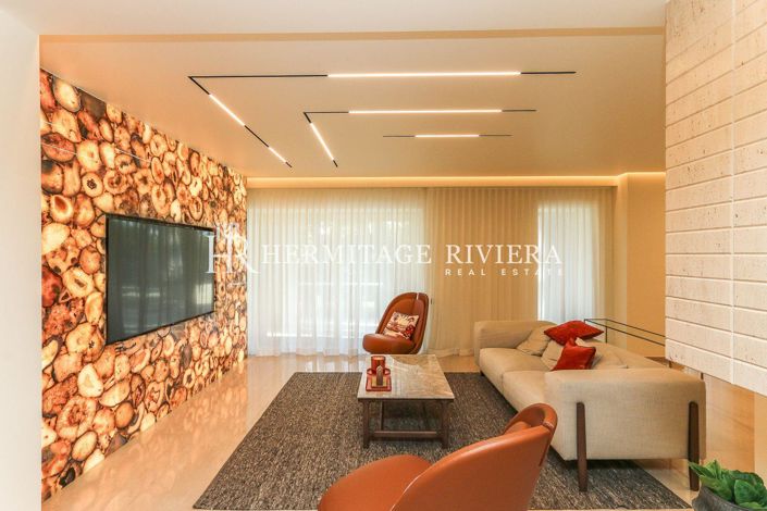 Image No.10-5 Bed Property for sale