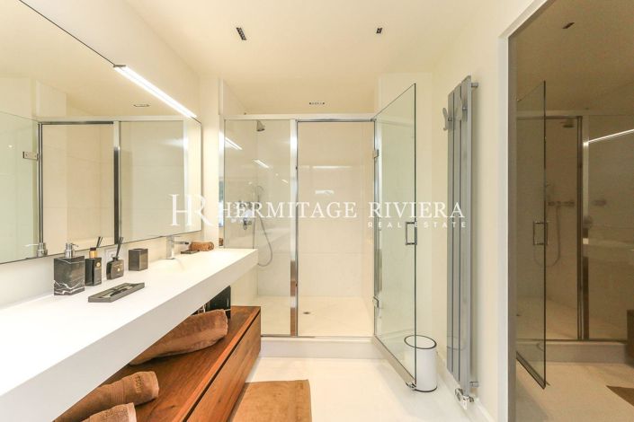 Image No.20-5 Bed Property for sale