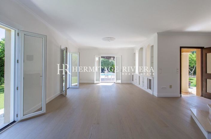 Image No.9-5 Bed House for sale