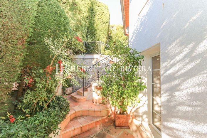 Image No.17-4 Bed House for sale