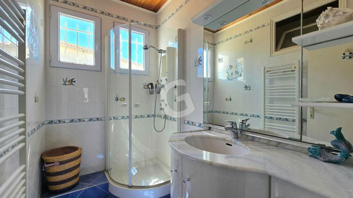 Image No.5-5 Bed House for sale