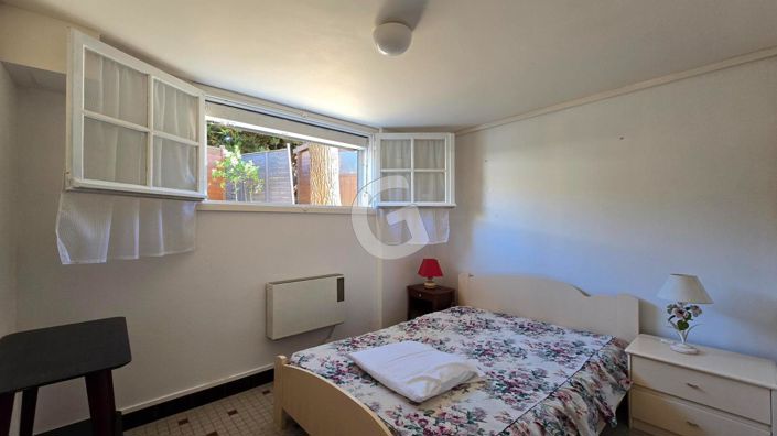 Image No.8-5 Bed House for sale