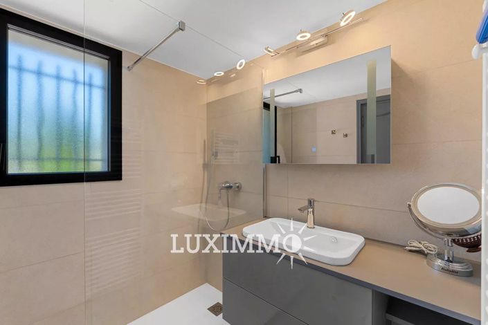 Image No.10-5 Bed House for sale