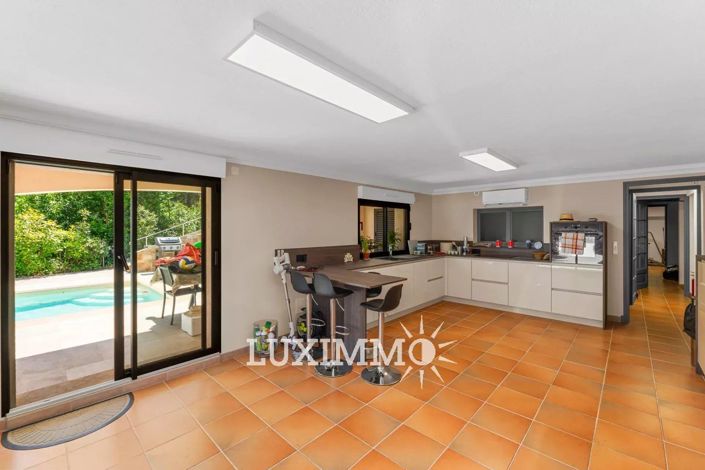 Image No.11-5 Bed House for sale