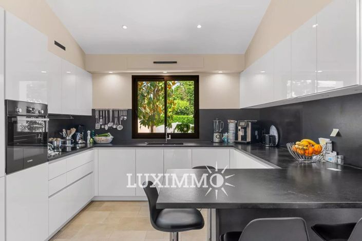 Image No.6-5 Bed House for sale