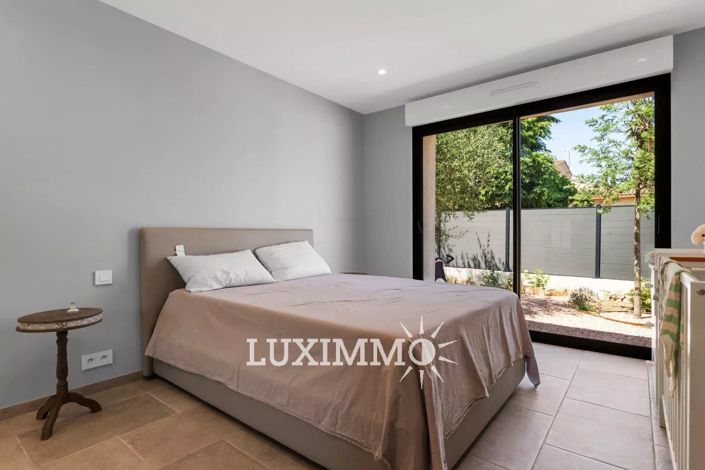 Image No.7-5 Bed House for sale