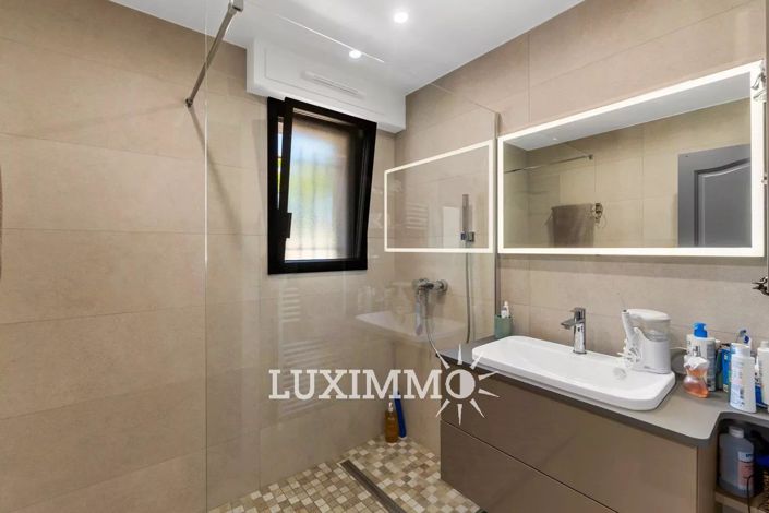 Image No.8-5 Bed House for sale