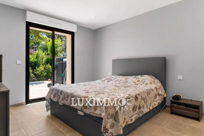 Image No.9-5 Bed House for sale