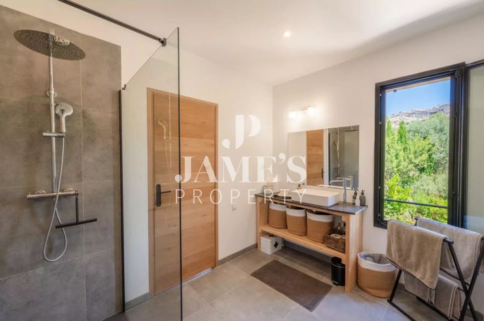 Image No.12-4 Bed House for sale