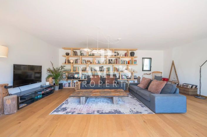 Image No.7-4 Bed House for sale