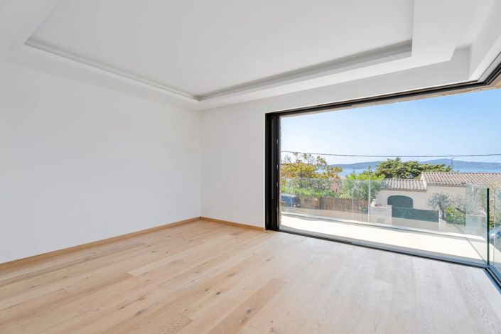 Image No.9-4 Bed House for sale