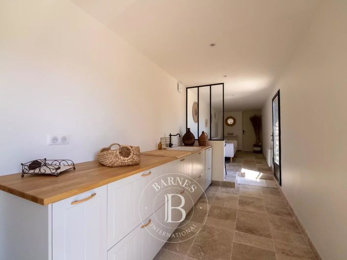 Image No.16-5 Bed House for sale