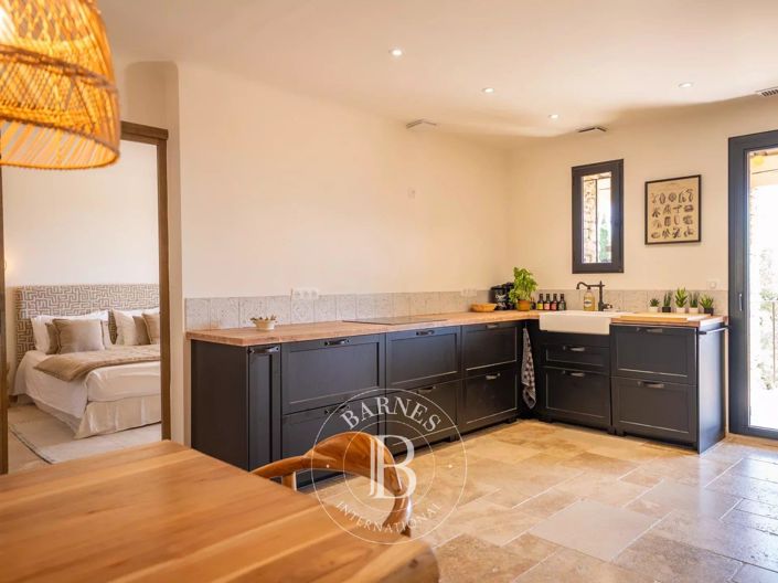 Image No.7-5 Bed House for sale