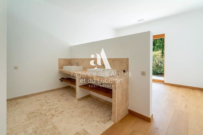 Image No.12-7 Bed House for sale