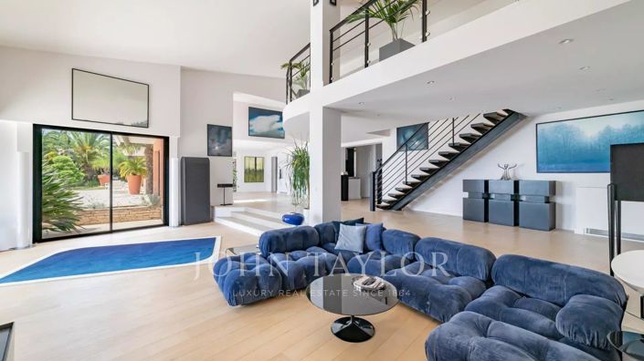 Image No.6-4 Bed House for sale