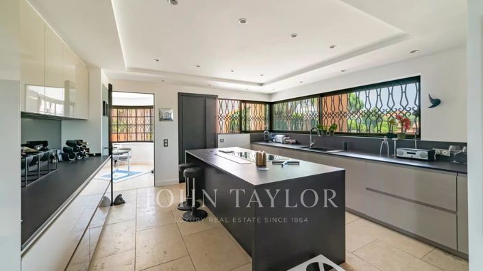 Image No.9-4 Bed House for sale