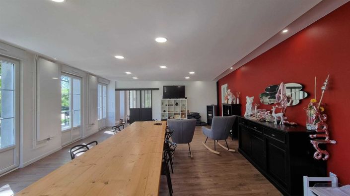 Image No.10-7 Bed Property for sale