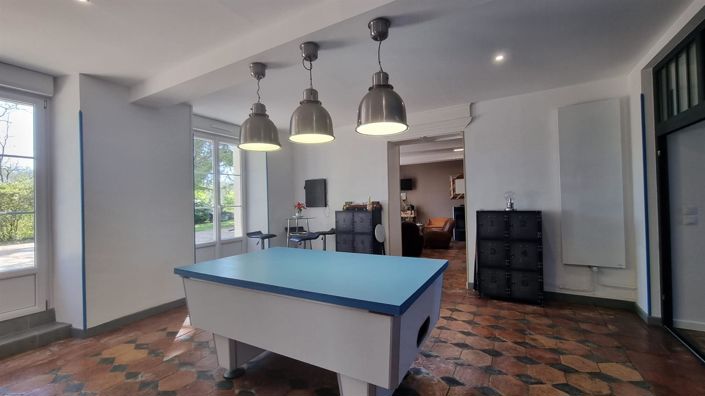 Image No.14-7 Bed Property for sale