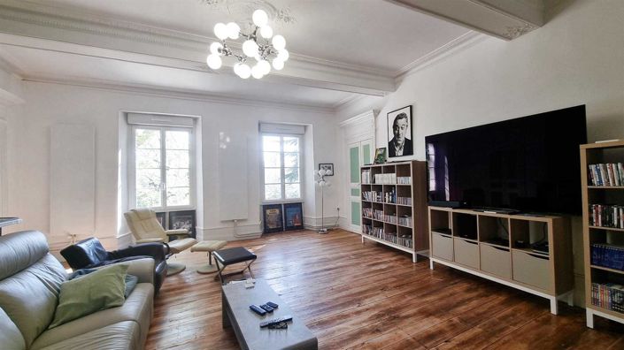 Image No.15-7 Bed Property for sale