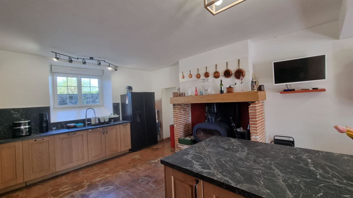 Image No.22-7 Bed Property for sale