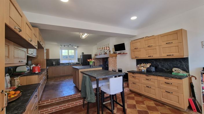 Image No.24-7 Bed Property for sale