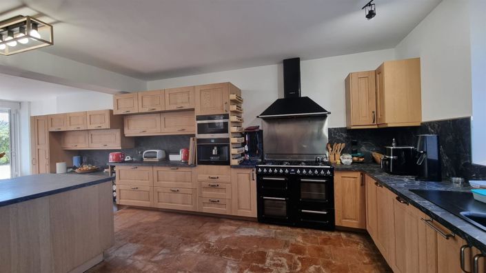 Image No.26-7 Bed Property for sale