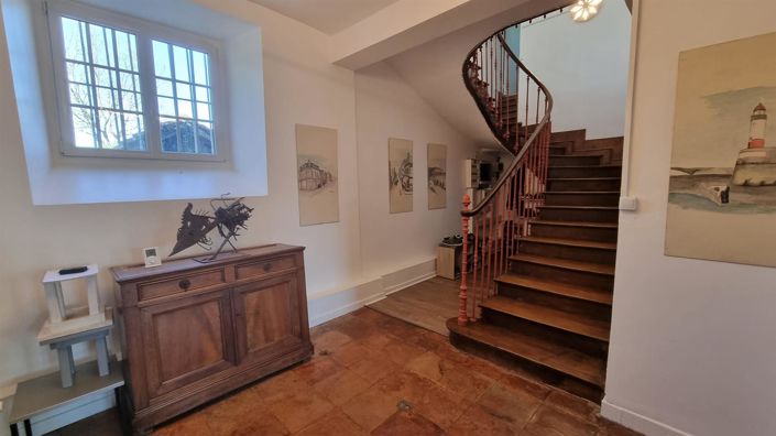 Image No.27-7 Bed Property for sale