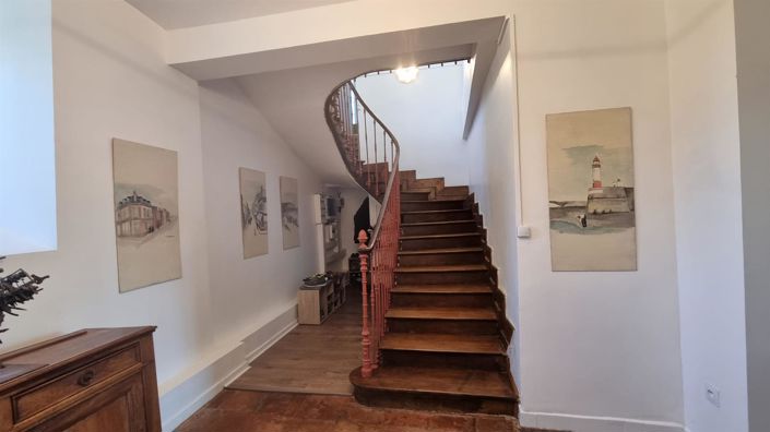 Image No.28-7 Bed Property for sale