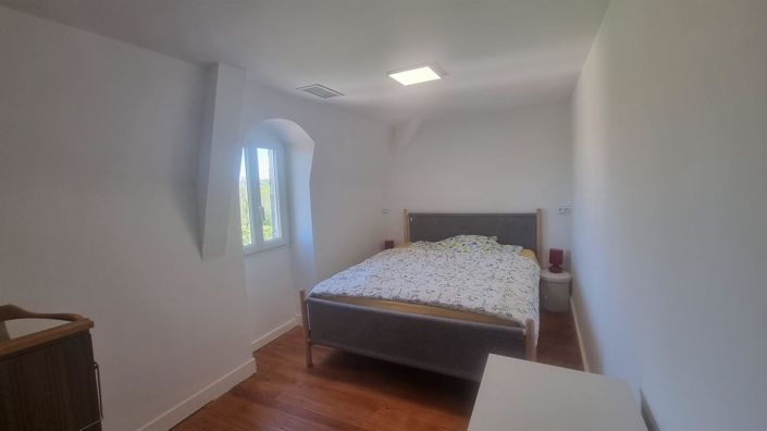 Image No.33-7 Bed Property for sale