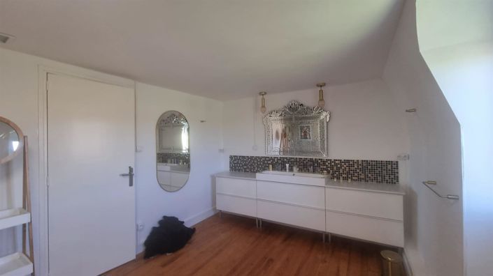 Image No.39-7 Bed Property for sale