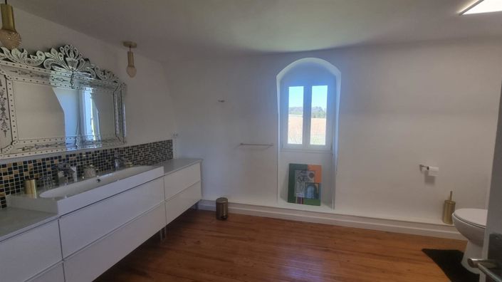 Image No.40-7 Bed Property for sale