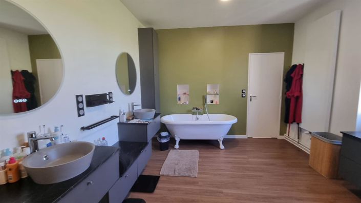 Image No.41-7 Bed Property for sale