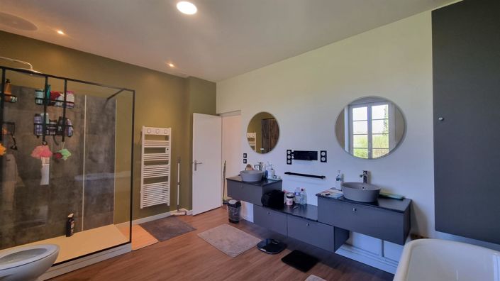 Image No.42-7 Bed Property for sale