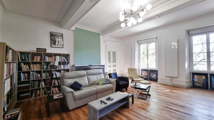 Image No.7-7 Bed Property for sale