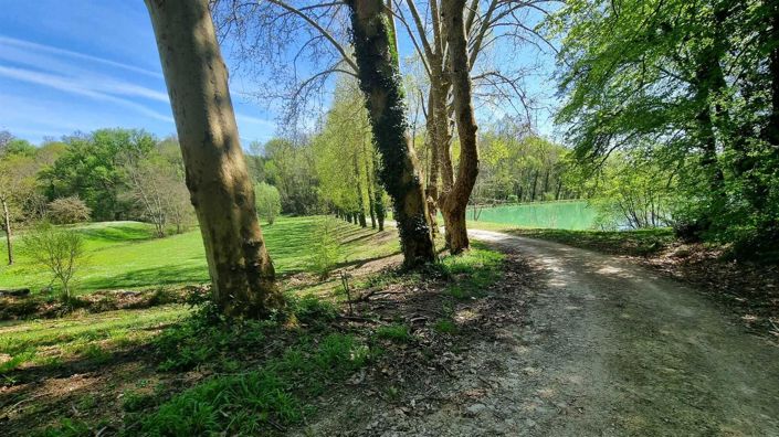 Image No.75-7 Bed Property for sale