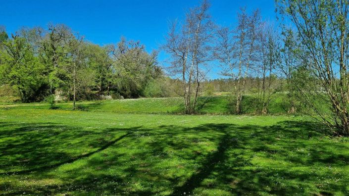 Image No.76-7 Bed Property for sale